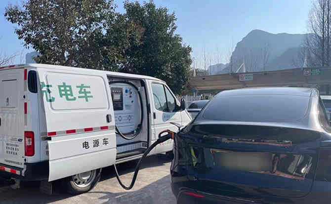 德安汽车搭电